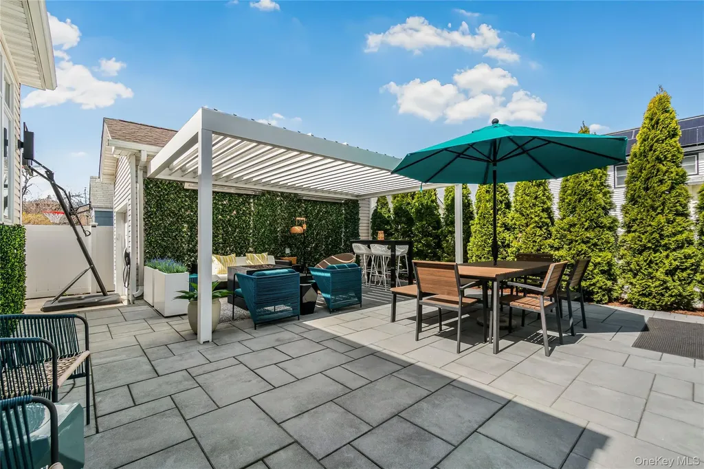 813 5th Avenue New Hyde Park NY 11040