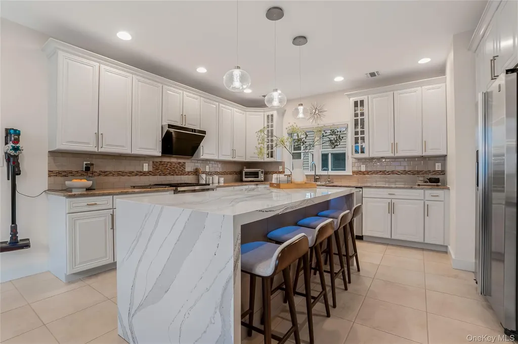813 5th Avenue New Hyde Park NY 11040