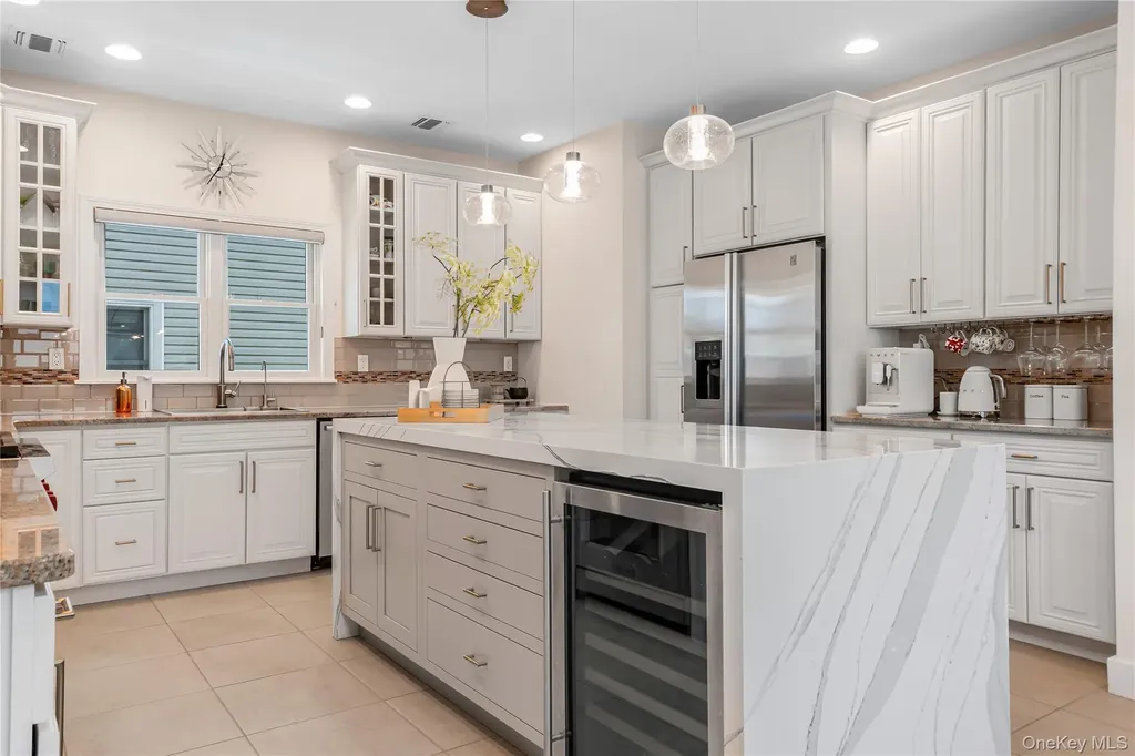 813 5th Avenue New Hyde Park NY 11040