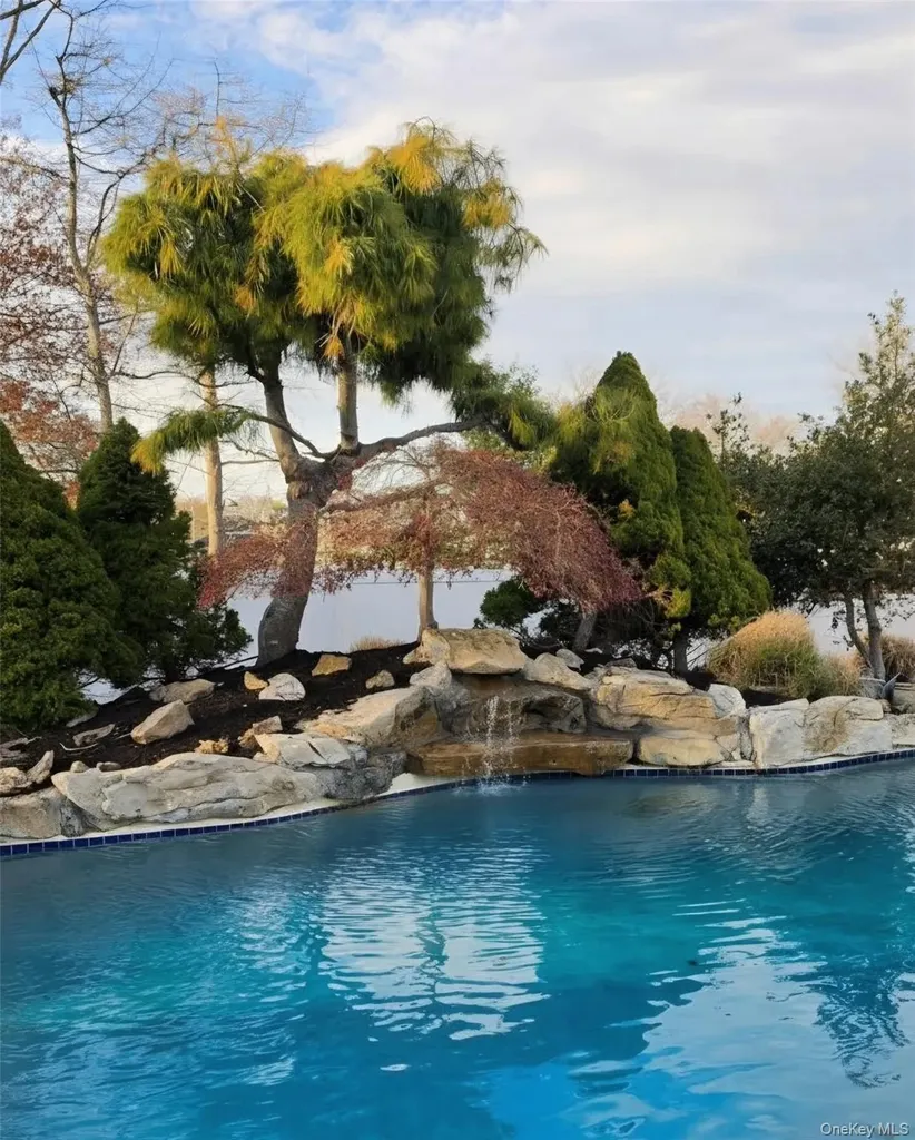 185 W Islip Road West Islip NY 11795