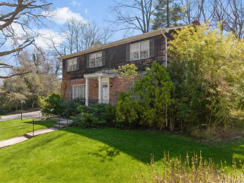 240 Shoreward Drive Great Neck NY 11021