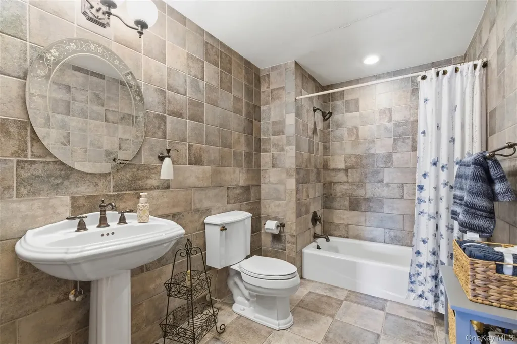 2185 Howard Place Bellmore NY 11710