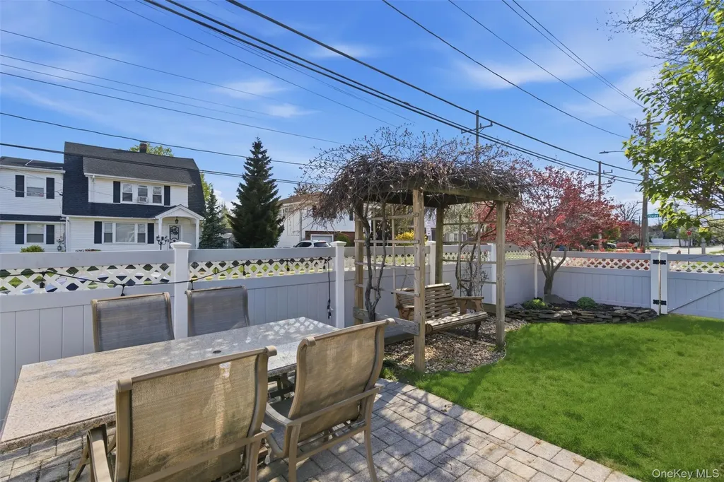 2185 Howard Place Bellmore NY 11710