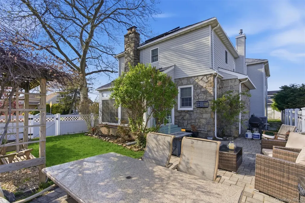 2185 Howard Place Bellmore NY 11710