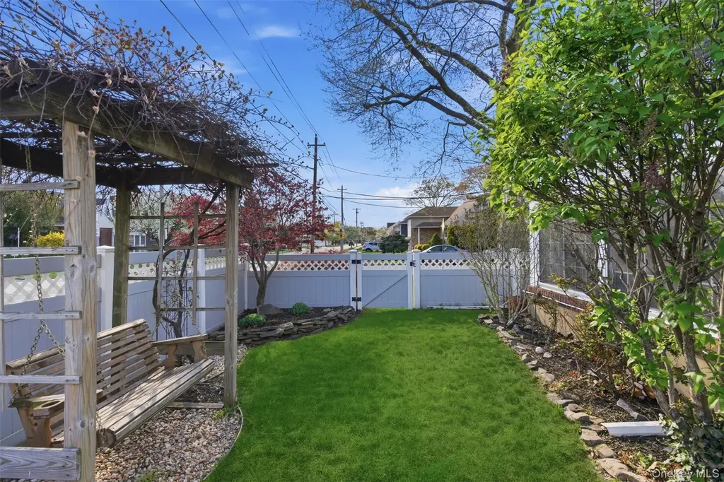 2185 Howard Place Bellmore NY 11710