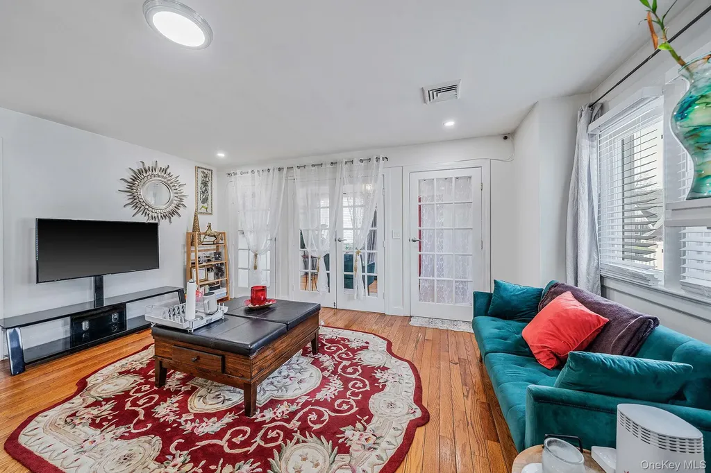 48 Hillside Avenue Freeport NY 11520