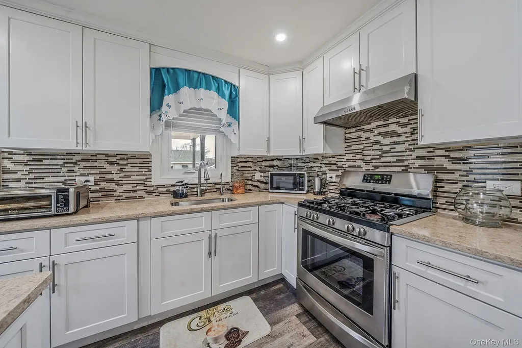 48 Hillside Avenue Freeport NY 11520