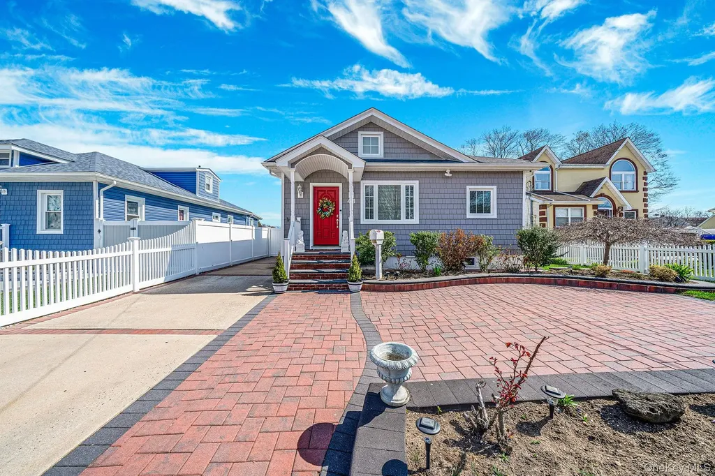 48 Hillside Avenue Freeport NY 11520