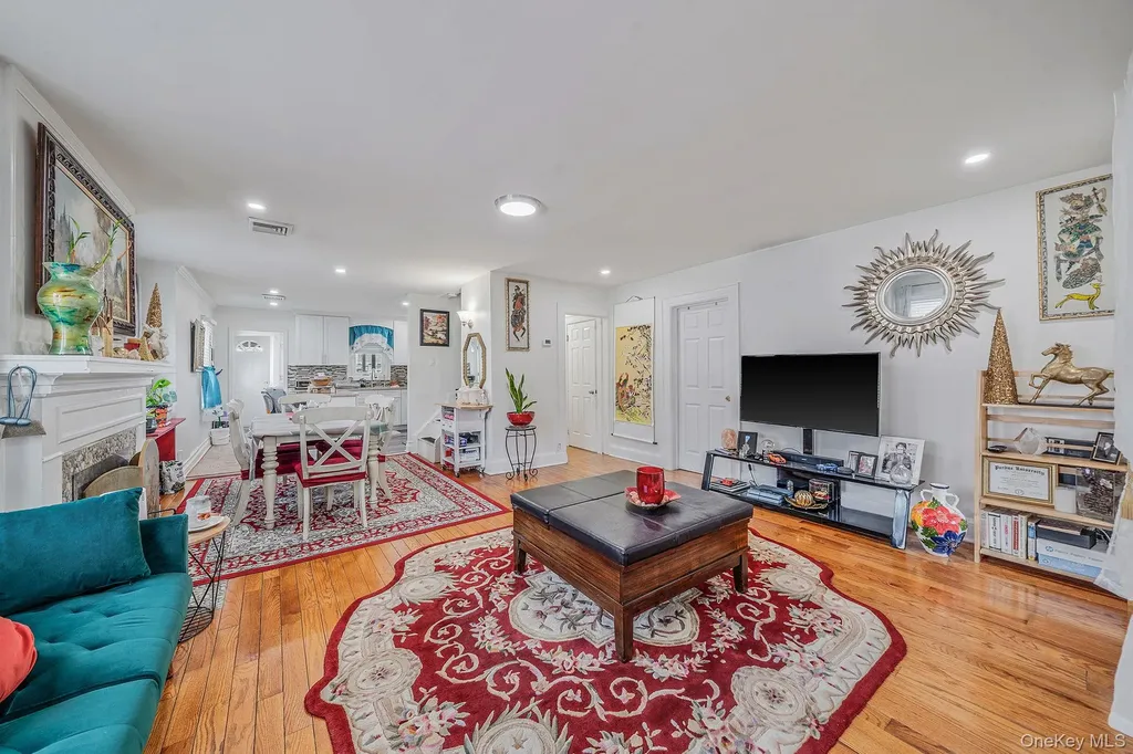 48 Hillside Avenue Freeport NY 11520