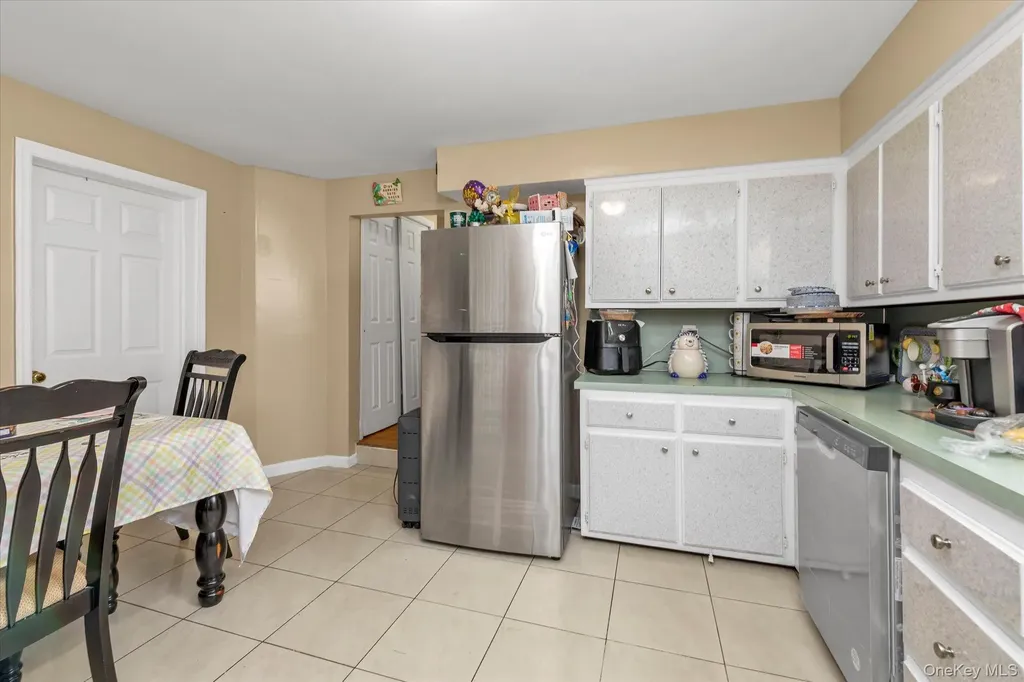 38 5th Street Valley Stream NY 11581
