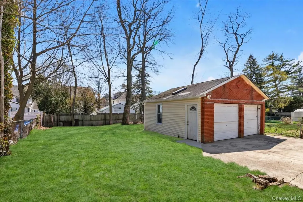 38 5th Street Valley Stream NY 11581