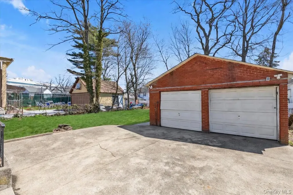 38 5th Street Valley Stream NY 11581