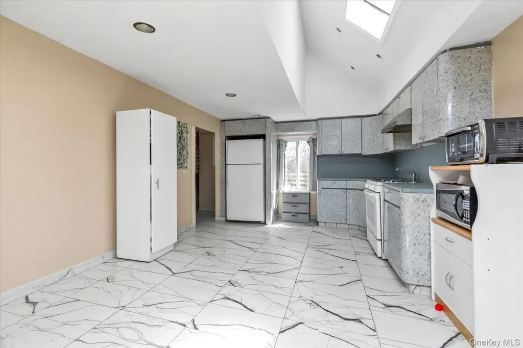 38 5th Street Valley Stream NY 11581