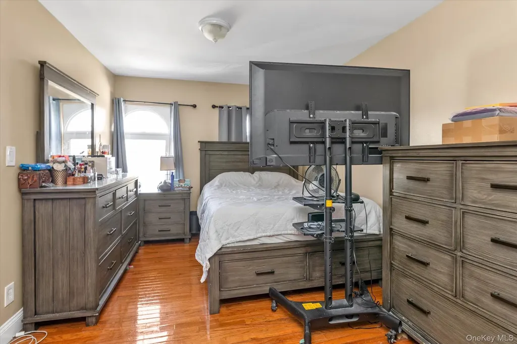 38 5th Street Valley Stream NY 11581