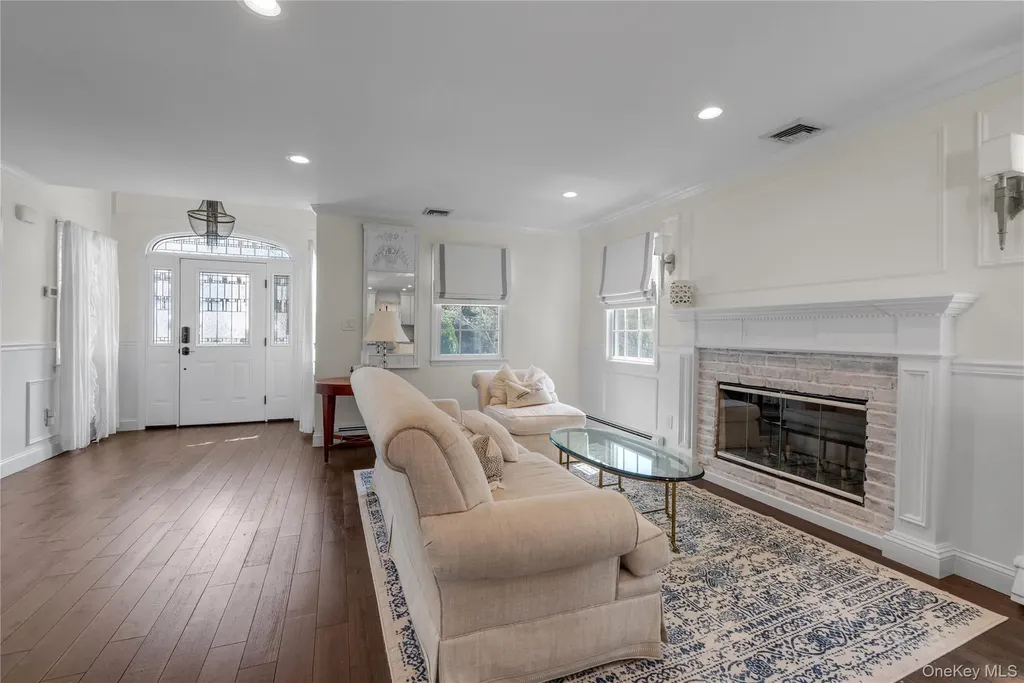 23 Grove Street Cold Spring Harbor NY 11724
