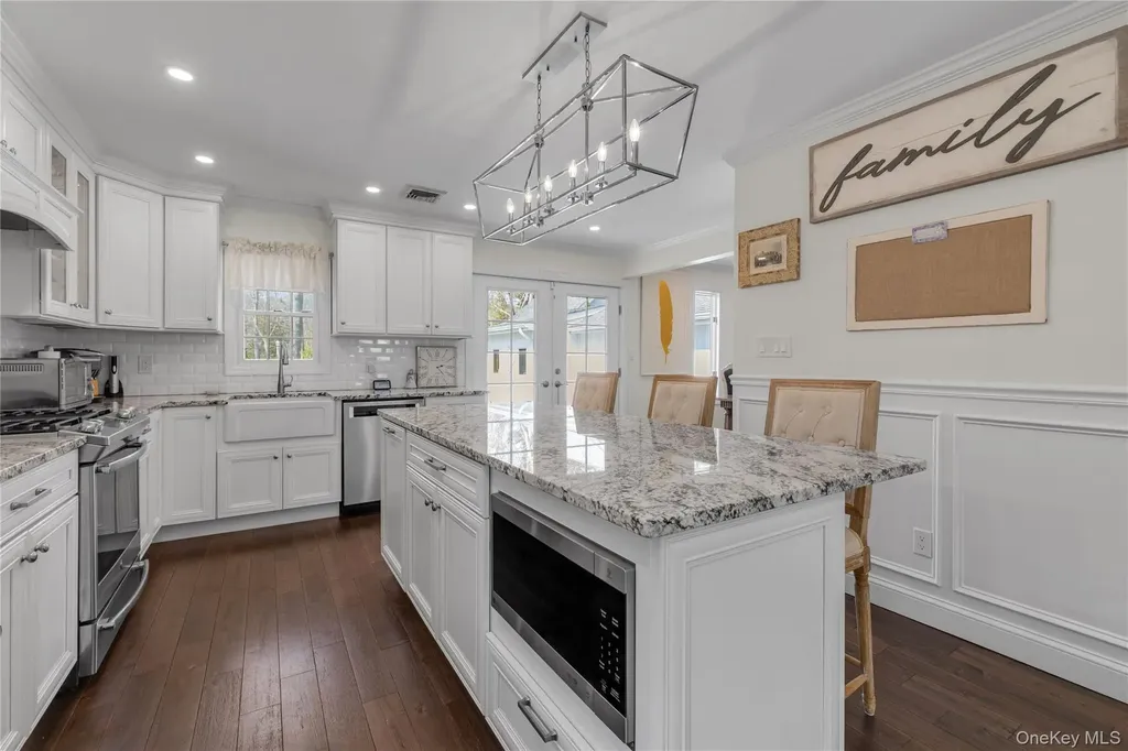 23 Grove Street Cold Spring Harbor NY 11724