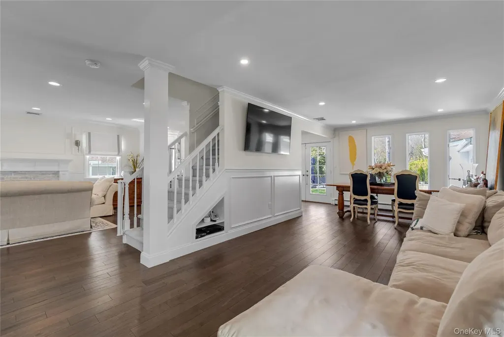 23 Grove Street Cold Spring Harbor NY 11724