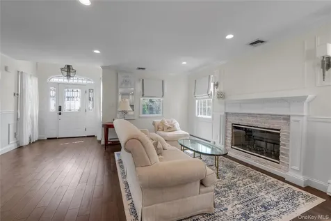 23 Grove Street Cold Spring Harbor NY 11724