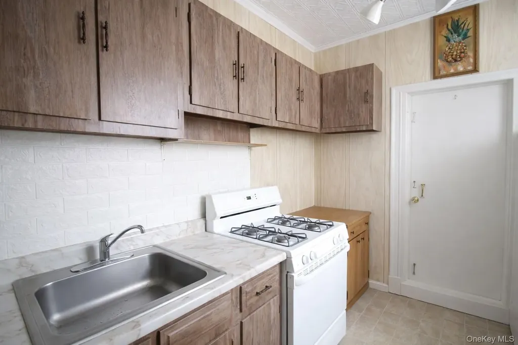 232 N Henry Street Brooklyn NY 11222