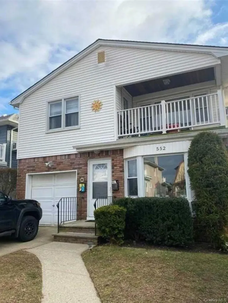 552 E Walnut Street Long Beach NY 11561