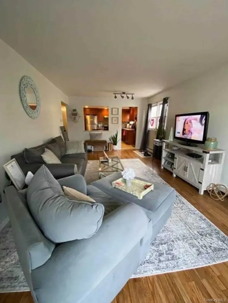 552 E Walnut Street Long Beach NY 11561