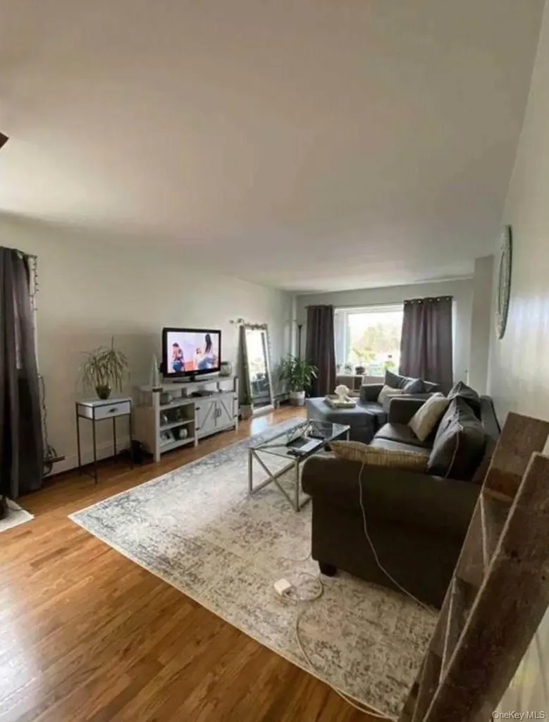 552 E Walnut Street Long Beach NY 11561