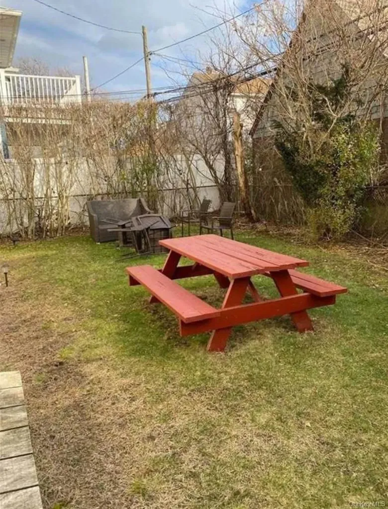 552 E Walnut Street Long Beach NY 11561