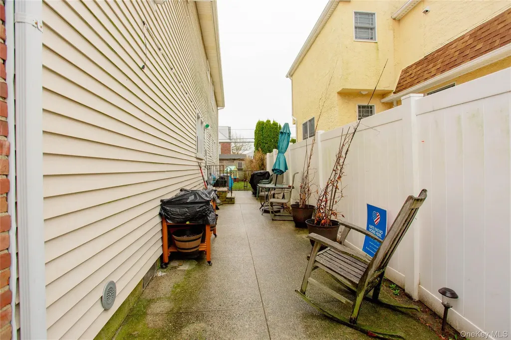 552 E Walnut Street Long Beach NY 11561