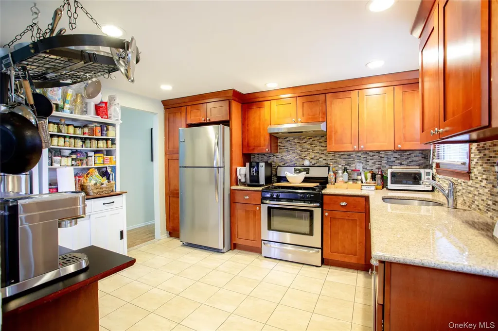 552 E Walnut Street Long Beach NY 11561
