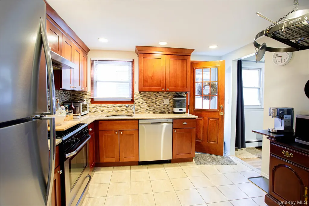 552 E Walnut Street Long Beach NY 11561