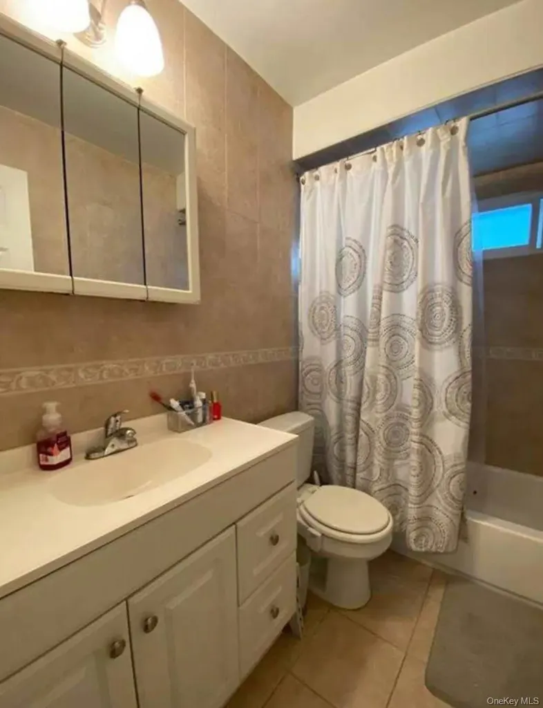 552 E Walnut Street Long Beach NY 11561