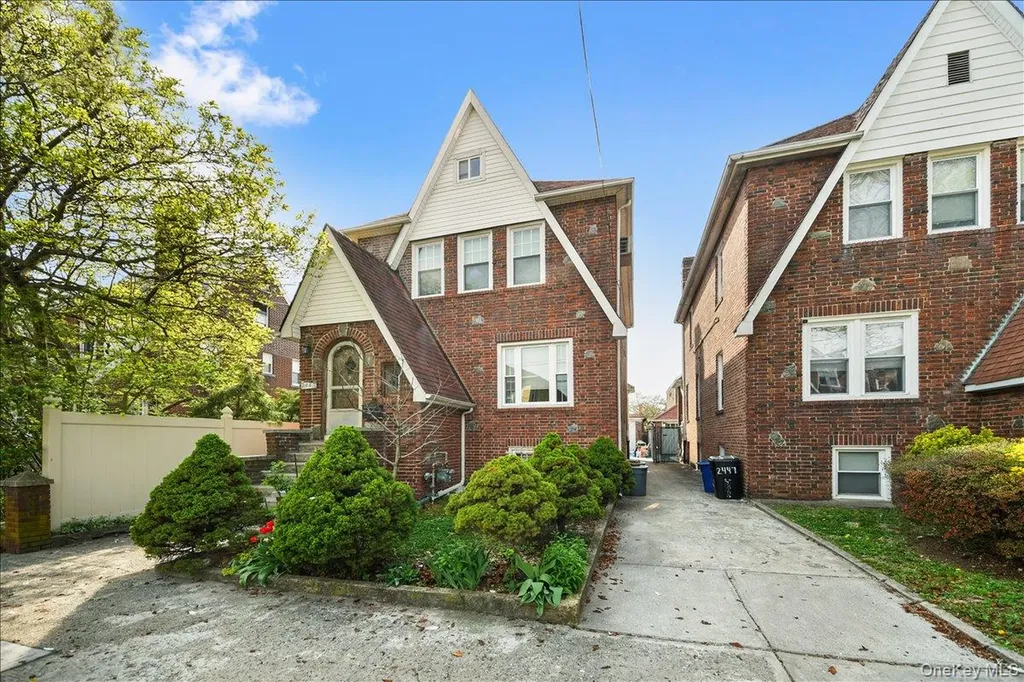 2445 Yates Avenue Bronx NY 10469