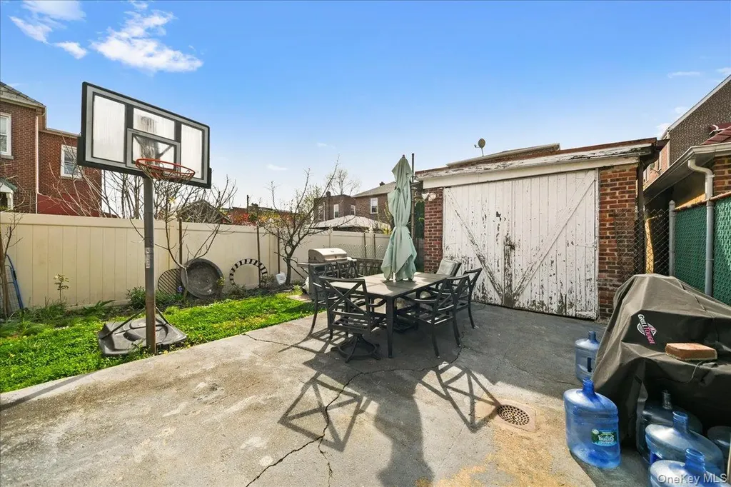 2445 Yates Avenue Bronx NY 10469