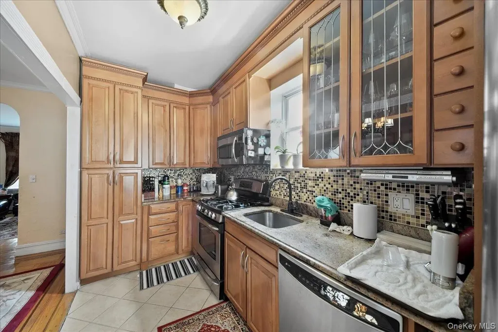 2445 Yates Avenue Bronx NY 10469