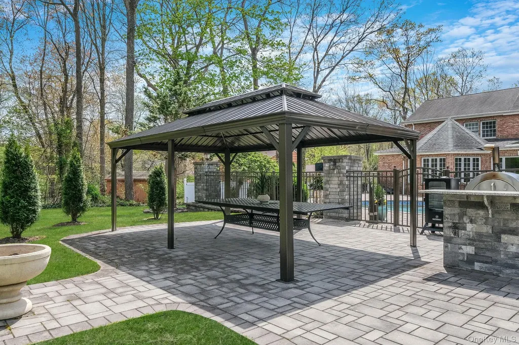 9 Arista Court Dix Hills NY 11746