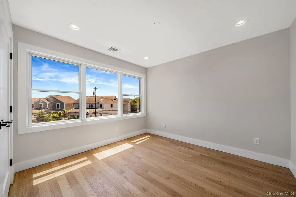 237 Mott Street Oceanside NY 11572
