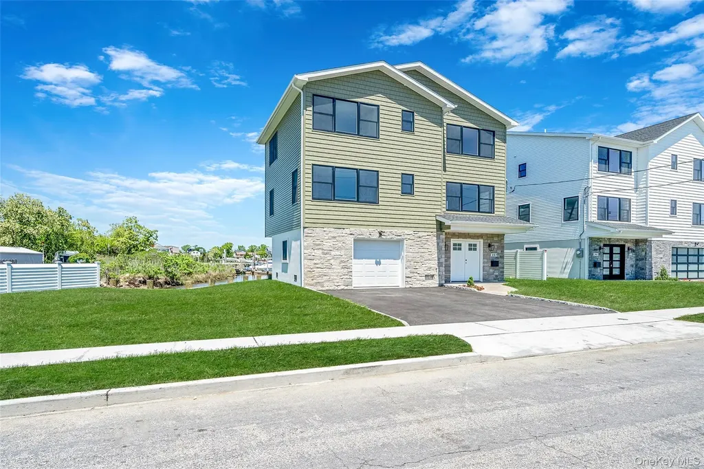 237 Mott Street Oceanside NY 11572