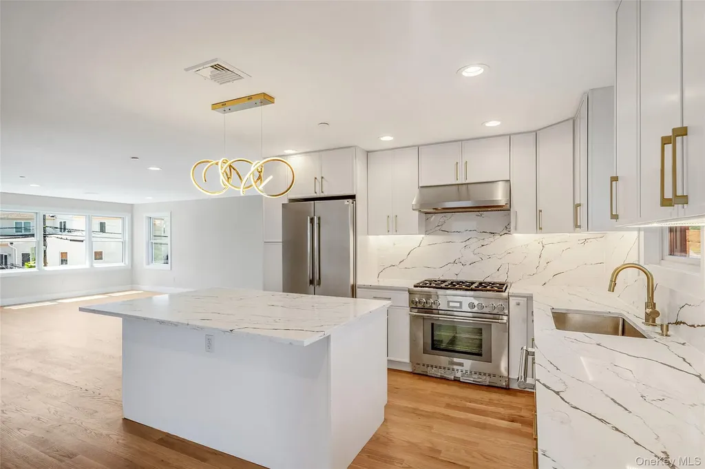 237 Mott Street Oceanside NY 11572