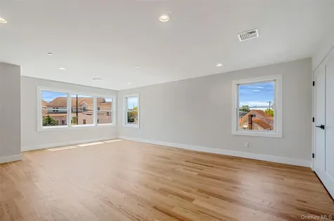 237 Mott Street Oceanside NY 11572