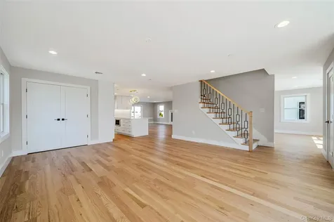 237 Mott Street Oceanside NY 11572