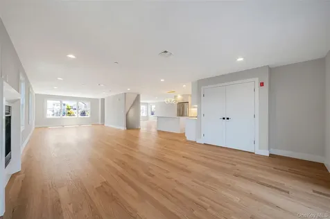 237 Mott Street Oceanside NY 11572