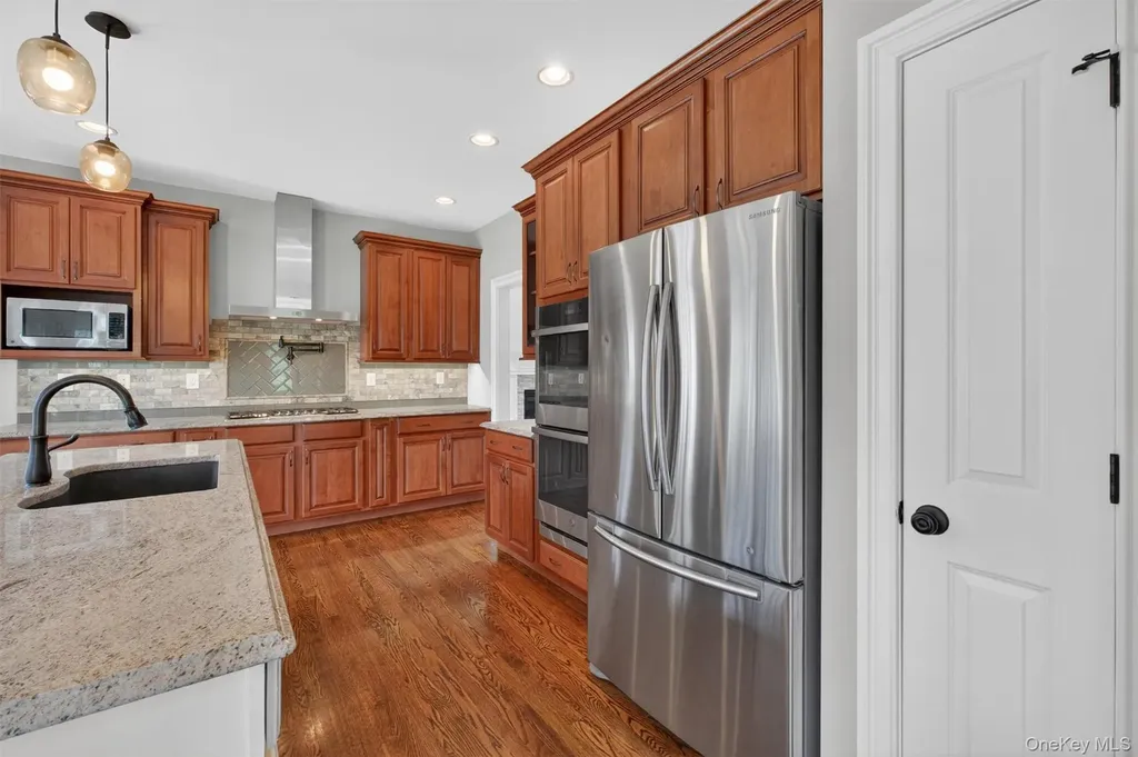 11 Country Glen Fishkill NY 12524