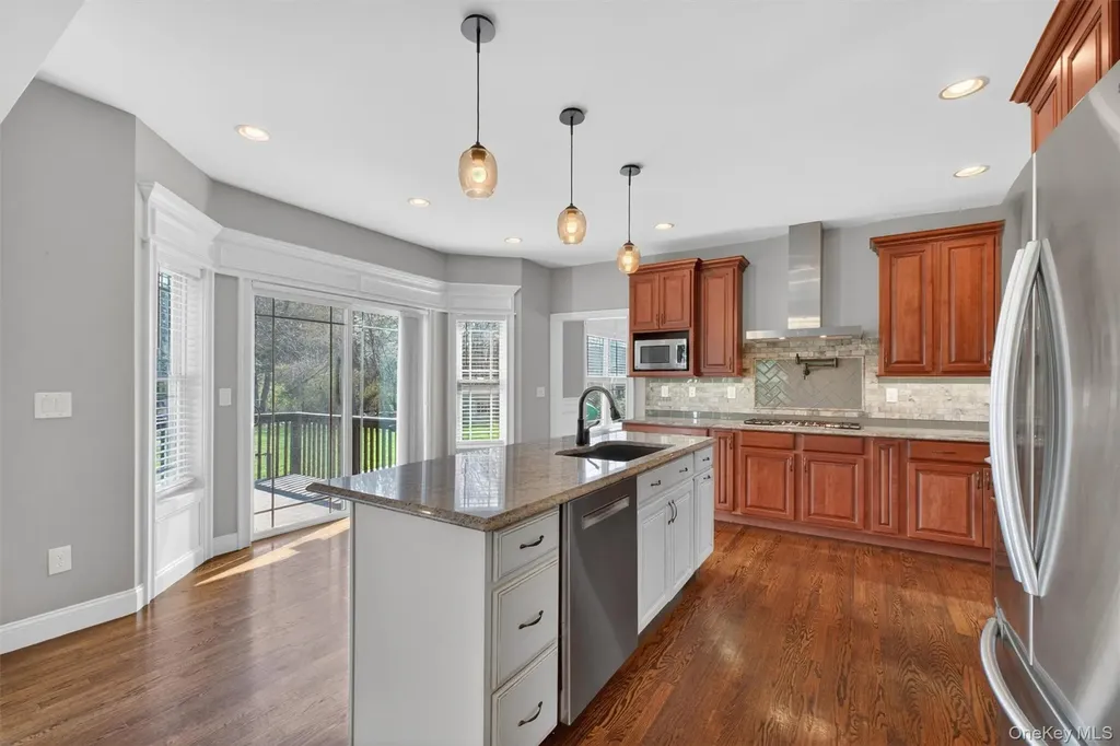 11 Country Glen Fishkill NY 12524