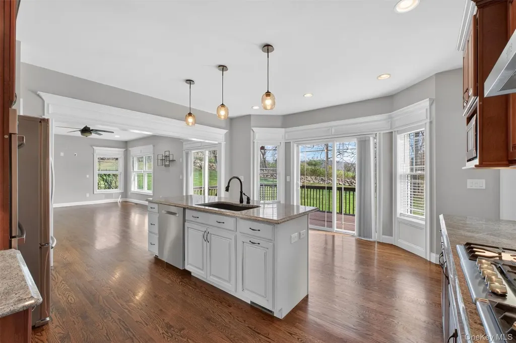 11 Country Glen Fishkill NY 12524