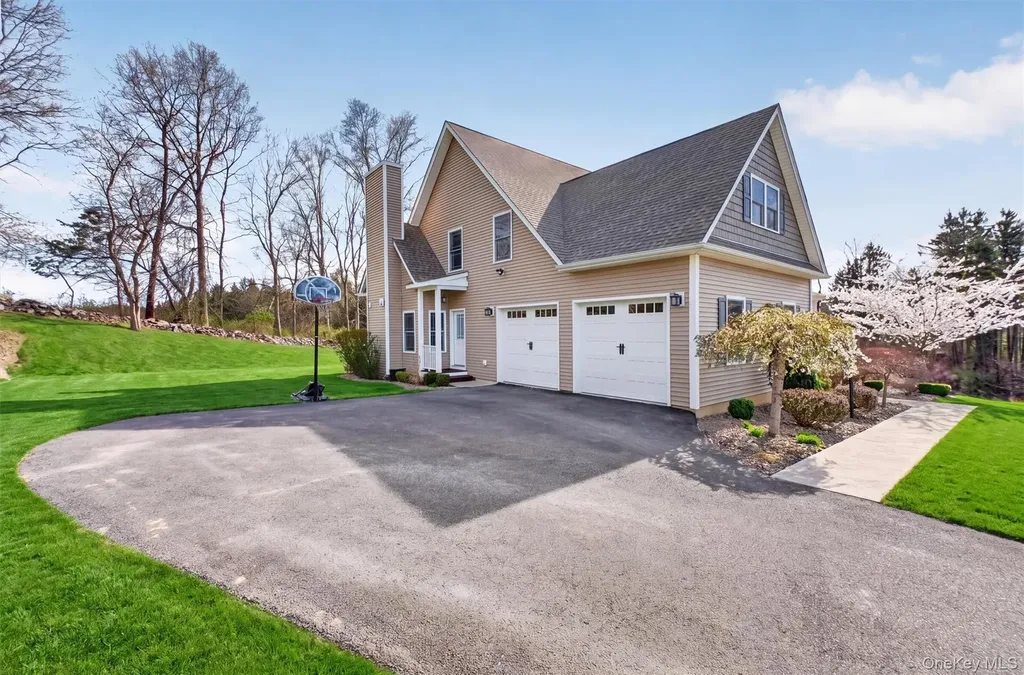 11 Country Glen Fishkill NY 12524