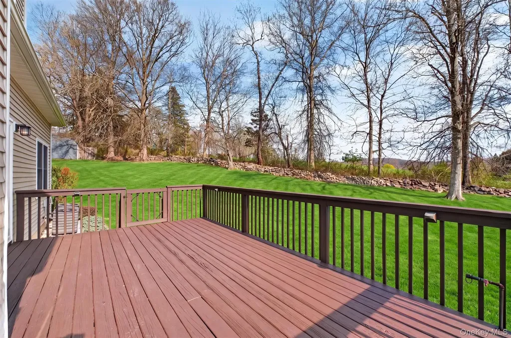 11 Country Glen Fishkill NY 12524