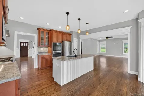 11 Country Glen Fishkill NY 12524