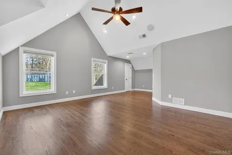 11 Country Glen Fishkill NY 12524