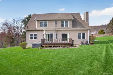 11 Country Glen Fishkill NY 12524
