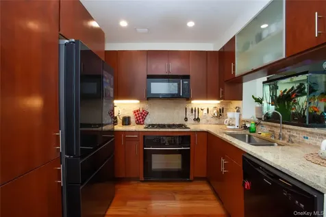 175 Huguenot Street New Rochelle NY 10801